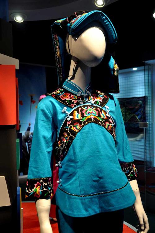【布依族服饰摄影图片】上海纺织博物馆纪实摄影_太平洋电脑网摄影